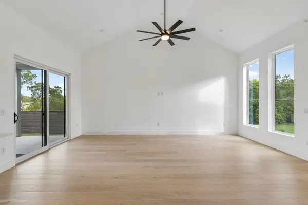 400 Post Road DR #1, Austin, TX 78704