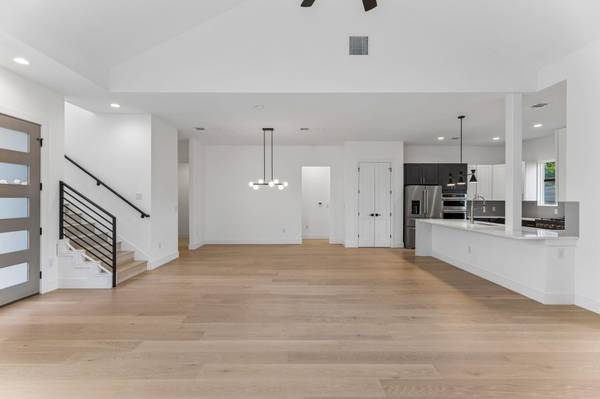 400 Post Road DR #1, Austin, TX 78704