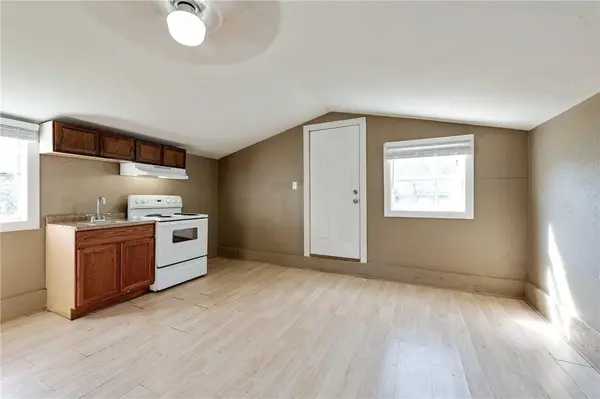 108 S Avenue A Ave #B, Elgin, TX 78621