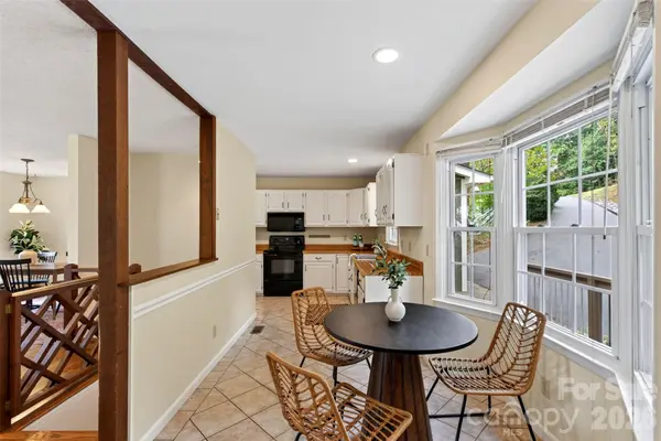 126 Pine Hill DR, Swannanoa, NC 28778