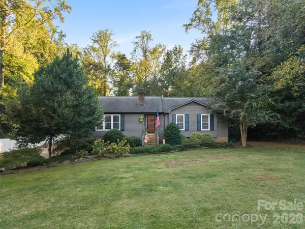 1118 Ford DR, Lowell, NC 28098