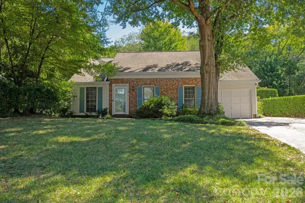 2400 Turnberry LN, Charlotte, NC 28210