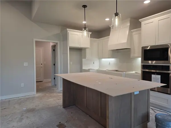 14584 Amanda LN, Basehor, KS 66007