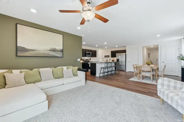 2820 Greendale PASS, Warsaw, IN 46582