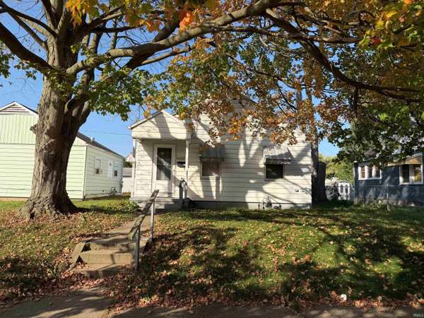 1705 E Bowman ST, South Bend, IN 46613-3502