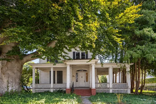 440 1st ST, Greenport, NY 11944