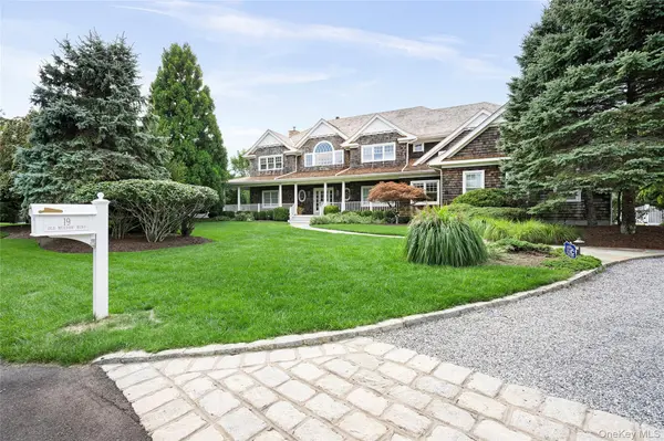 19 Old Meadow BND, Westhampton Beach, NY 11978