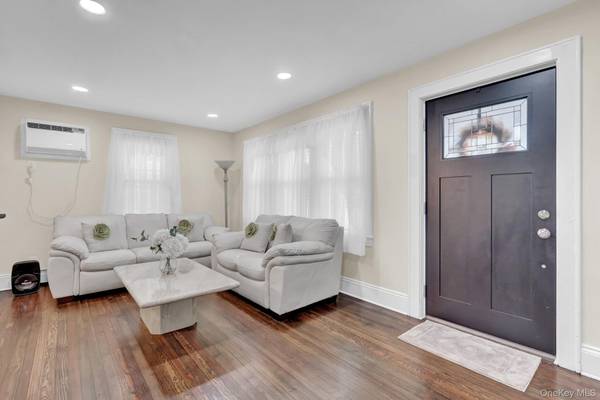 44 Brooks AVE, Roosevelt, NY 11575