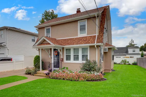 44 Brooks AVE, Roosevelt, NY 11575