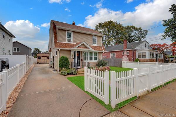 44 Brooks AVE, Roosevelt, NY 11575
