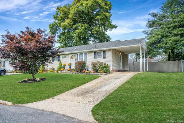 11 Langdon ST, Islip, NY 11751