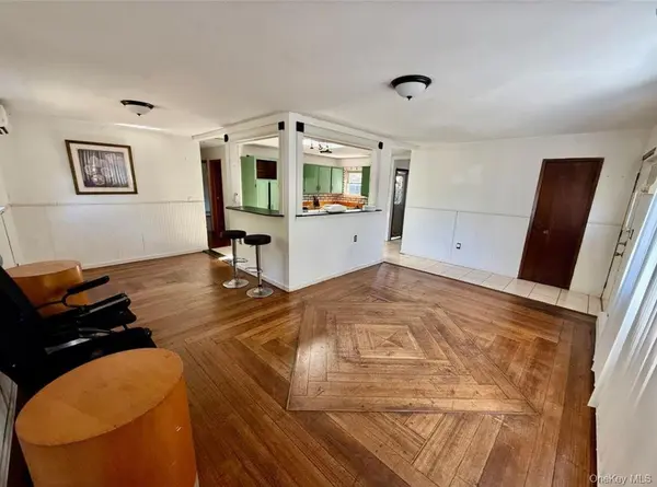142 Palmer ST, Brentwood, NY 11717
