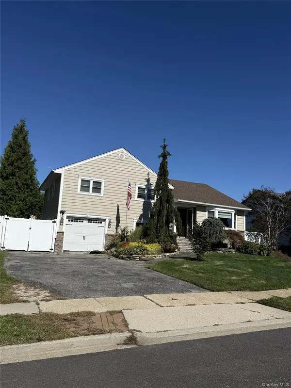 3681 Richard LN, Wantagh, NY 11793