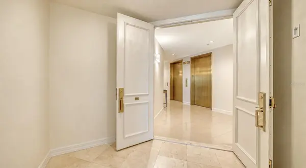 340 S PALM AVE #101, Sarasota, FL 34236