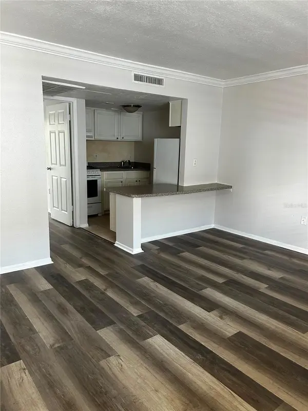 121 OYSTER BAY CIR #300, Altamonte Springs, FL 32701