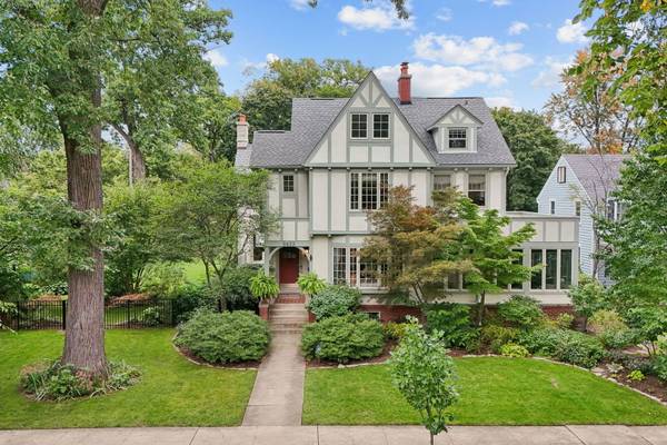 2423 Harrison ST, Evanston, IL 60201