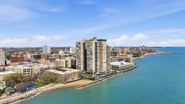 6301 N Sheridan RD #17R, Chicago, IL 60660