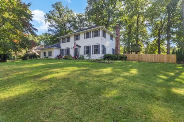 2204 Wynnewood DR, Valparaiso, IN 46385