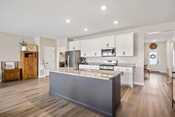 10040 Twin Lakes Pkwy, Elk River, MN 55330