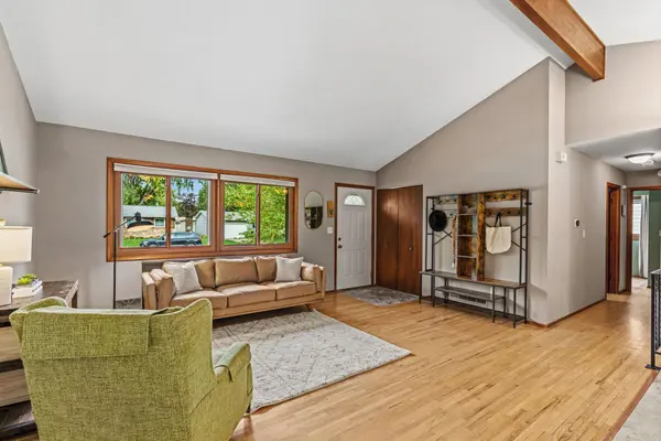 2026 Jade LN, Eagan, MN 55122