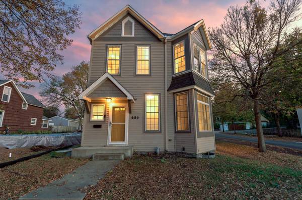 989 Burr ST, Saint Paul, MN 55130