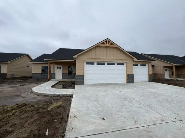 5817 Plumthicket St, Bel Aire, KS 67226