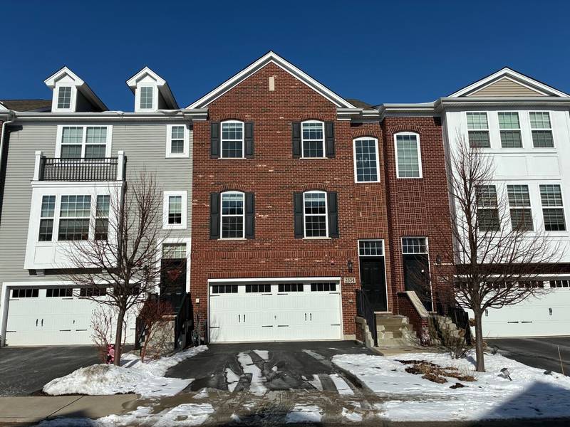 2534 Huntleigh LN, Woodridge, IL 60517