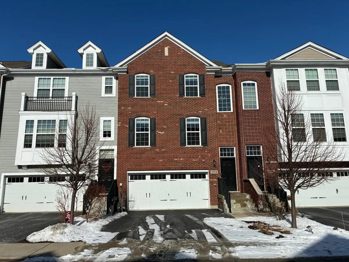 2534 Huntleigh LN, Woodridge, IL 60517