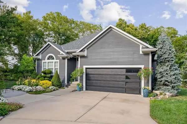 13725 Pembroke CIR, Leawood, KS 66224
