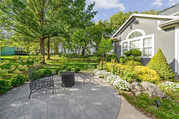 13725 Pembroke CIR, Leawood, KS 66224