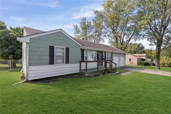 10137 E 80th ST, Raytown, MO 64138