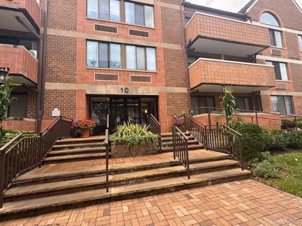 10 Canterbury RD #1B, Great Neck, NY 11021