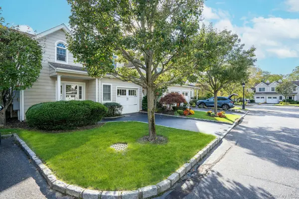 32 Coral LN, Sayville, NY 11782