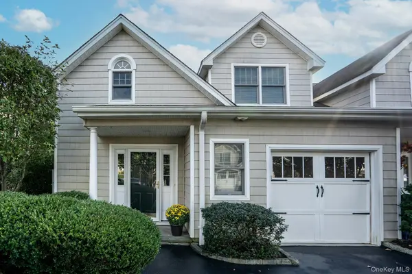 32 Coral LN, Sayville, NY 11782