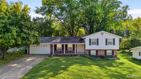 12572 Starspur LN, St Louis, MO 63146