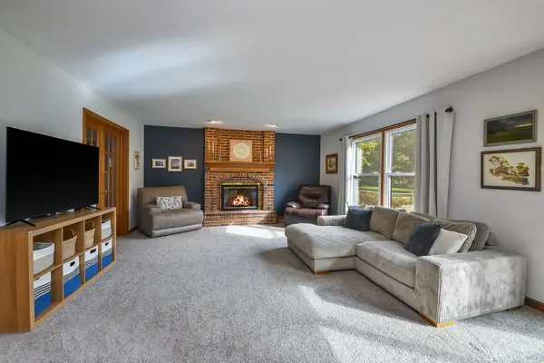 40W725 Aberdeen LN, St. Charles, IL 60175