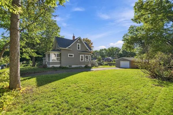 1144 Cook AVE E, Saint Paul, MN 55106