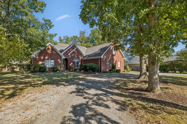 1607 Ellington Dr, Lafayette, TN 37083