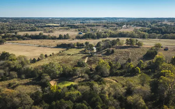 5211 S 105th RD, Morrisville, MO 65710