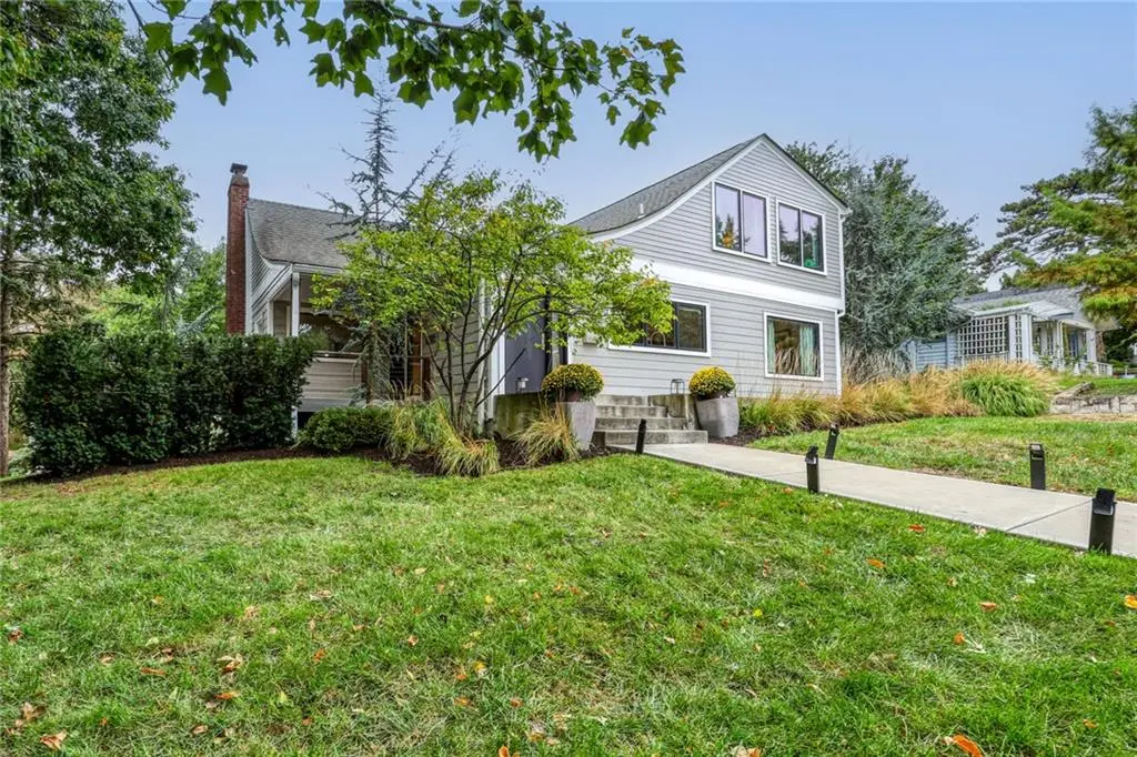 1600 W 51st ST, Kansas City, MO 64112