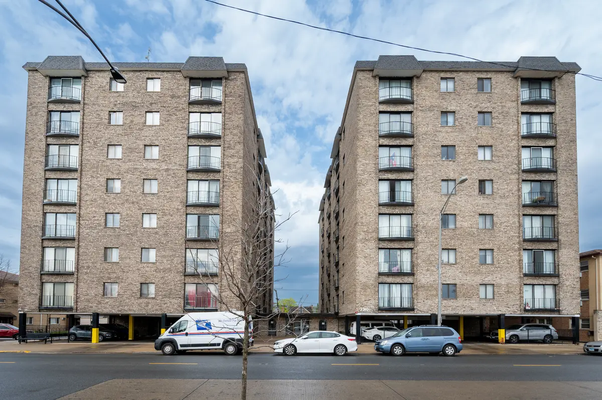 2300 N Harlem AVE #304, Elmwood Park, IL 60707