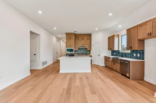 310 Treadwell LN, Kyle, TX 78640