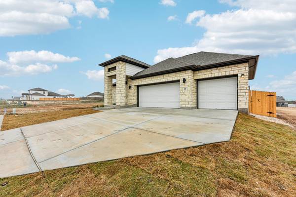 310 Treadwell LN, Kyle, TX 78640