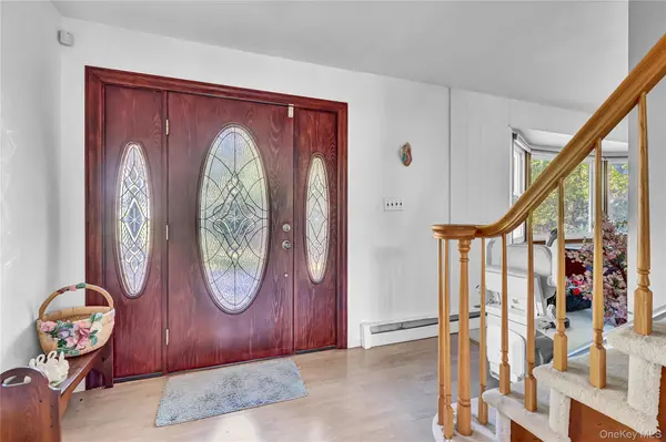 4 Stony Wood RD, East Setauket, NY 11733
