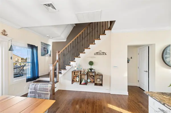 120 Mayhew AVE, Babylon, NY 11702
