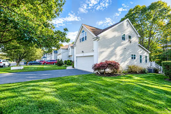 23 Sunflower Ridge RD, South Setauket, NY 11720