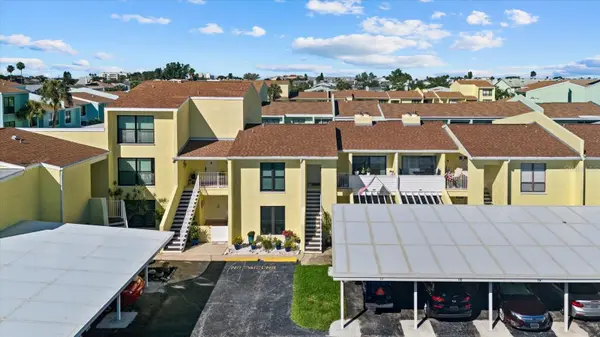 1 WINDRUSH BLVD #19, Indian Rocks Beach, FL 33785