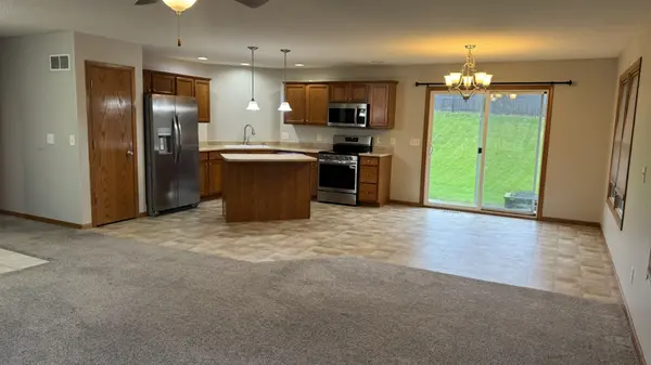 1220 W 61ST ST, Davenport, IA 52806