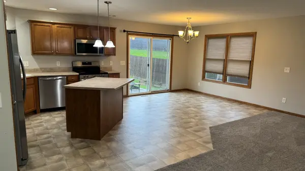 1220 W 61ST ST, Davenport, IA 52806