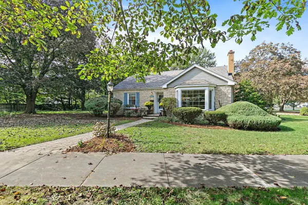 101 Marion ST, Roselle, IL 60172